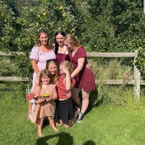 Meet your Posher, Jayella